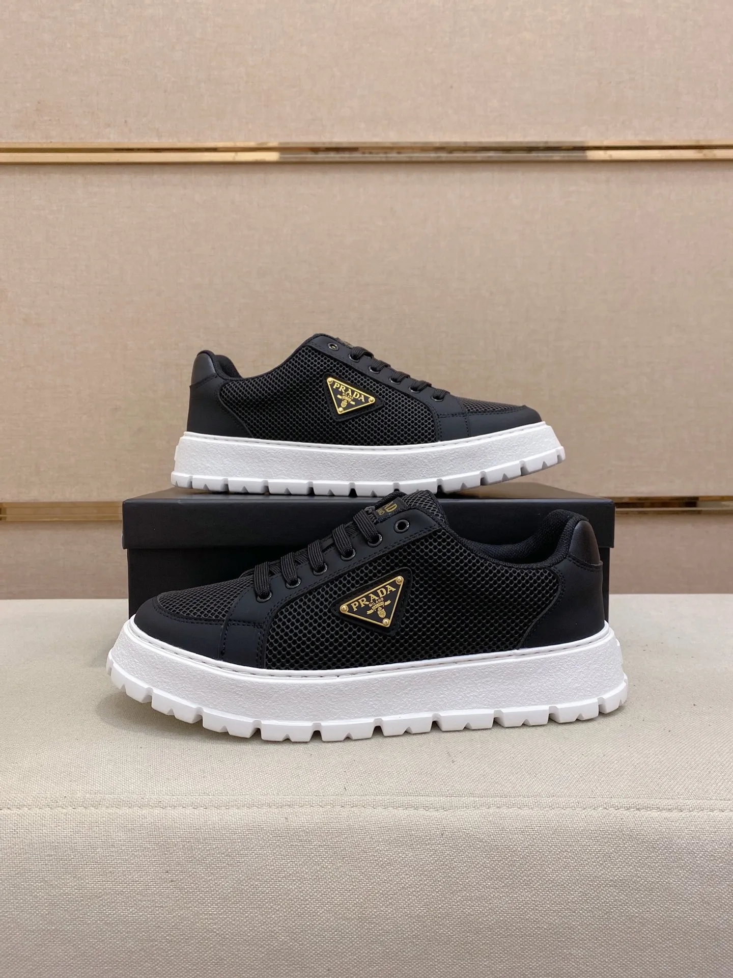 Men's men's shoes💰: 440💰[Prada～Prada] Trendy new styles are on the market. Same style as the official website. Counter quality. Original version. [Strong] [Strong] Imported selected first-layer cowhide. Comfortable and breathable sheepskin lining, fine workmanship, upper layer made of 100% pure cowhide, original last shape, comfortable on the feet, shoe sizes 38 to 44
